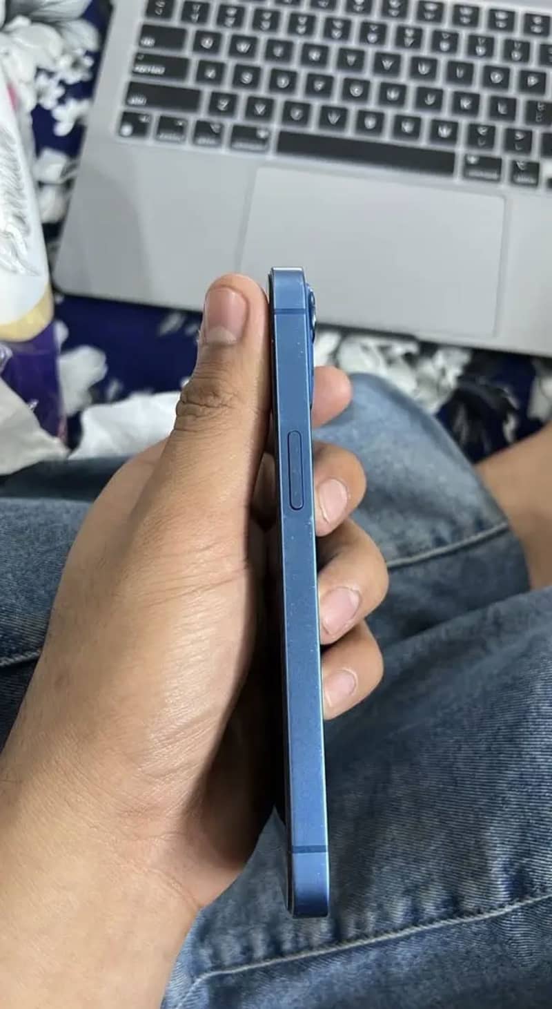 Apple iPhone 13 2