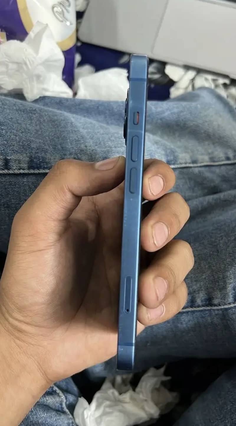 Apple iPhone 13 4