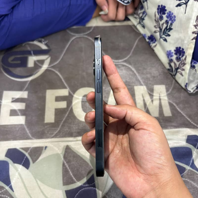 Apple iPhone 13 7
