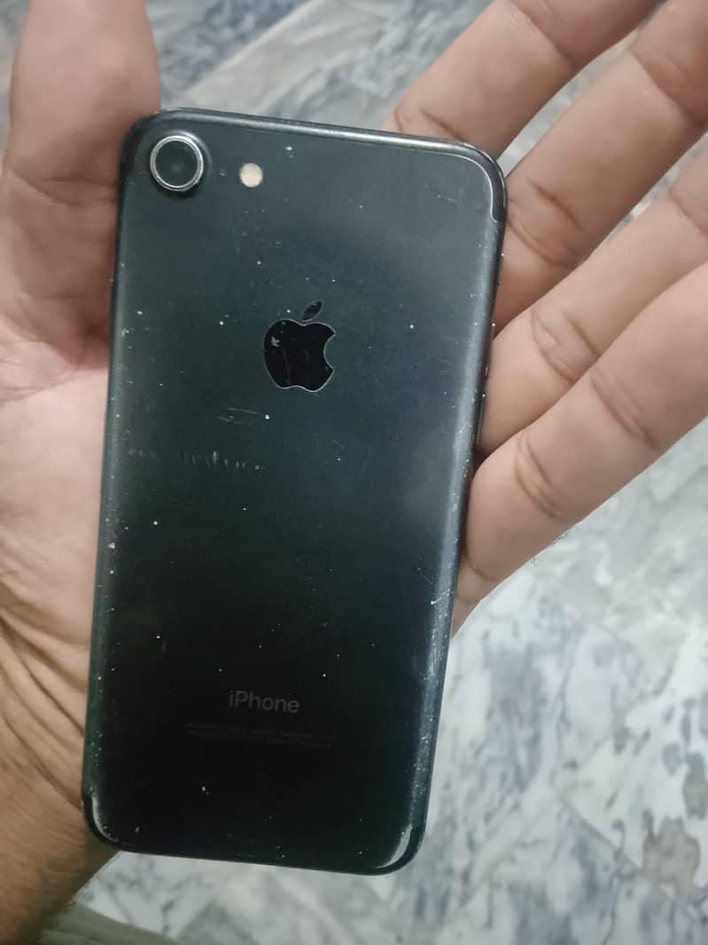 Apple iPhone 7 0