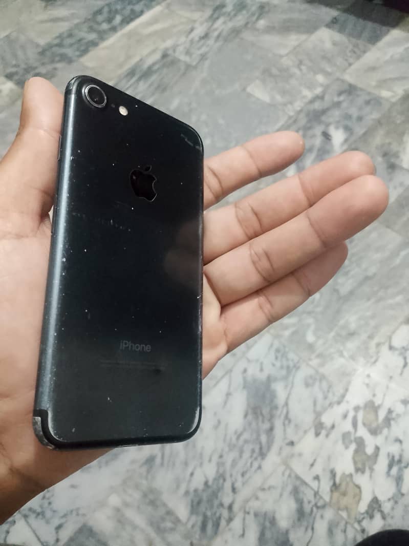 Apple iPhone 7 1