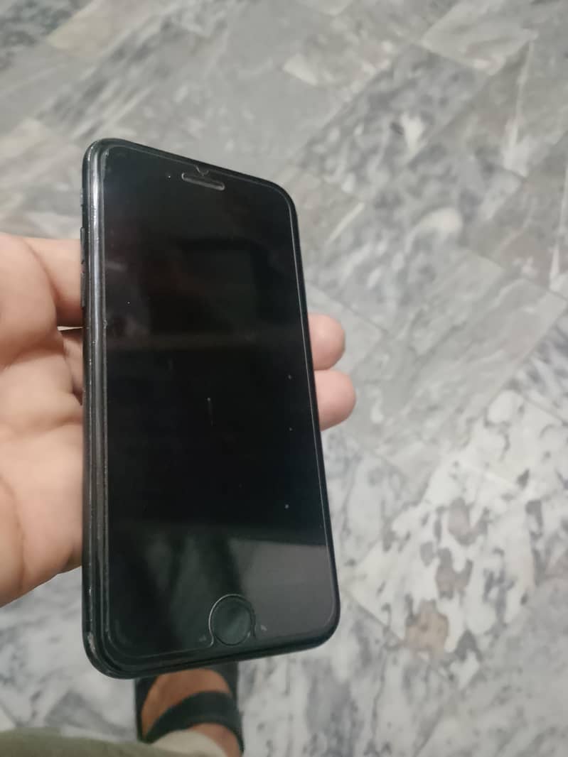 Apple iPhone 7 2