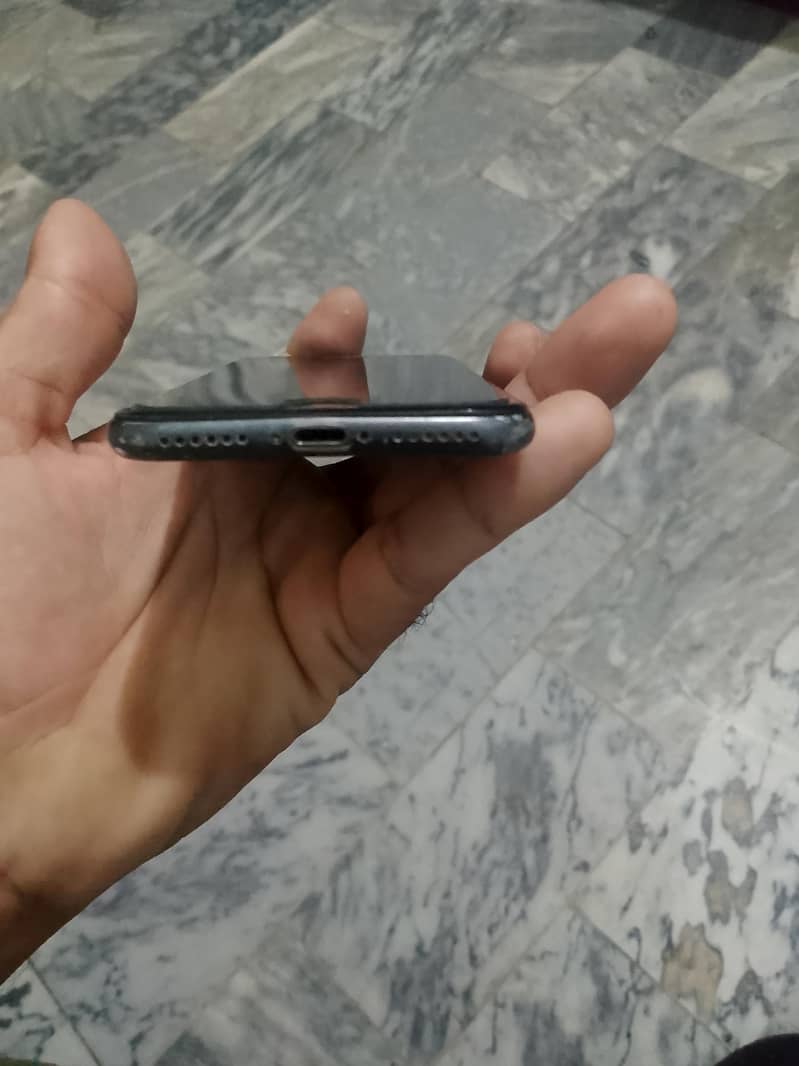 Apple iPhone 7 3