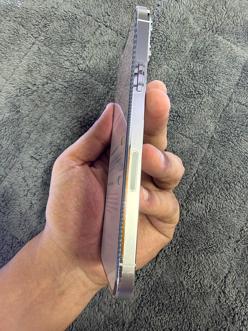 Apple iPhone 13 Pro Max 4