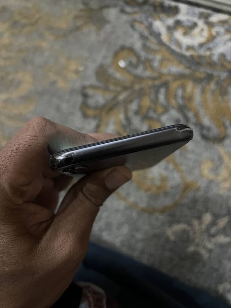 Apple iPhone X 4