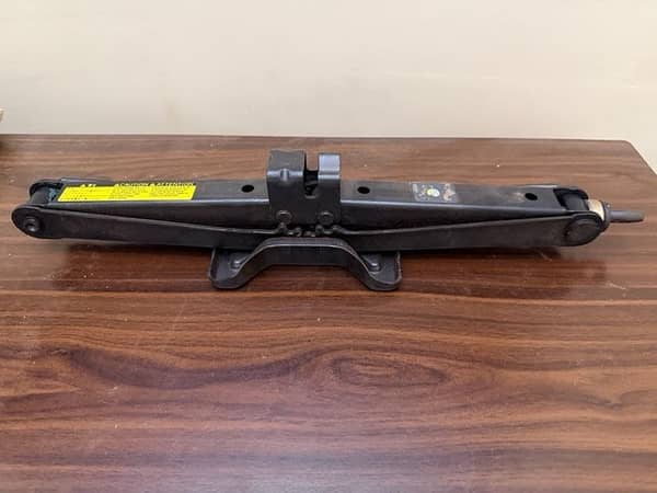 Toyota Genuine Scissor Jack - 1100KG load - 20 Inch Long - Maximum Working Load 1100kg - Original Japan Import