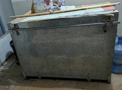 urgent sell trunk is used but just like new condition 10/10
