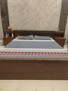 KING SIZE SOLID WOODEN BED SET & SOLID WOODEN SIDEBOARD