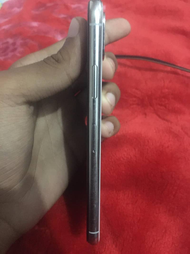 Apple iPhone X 3
