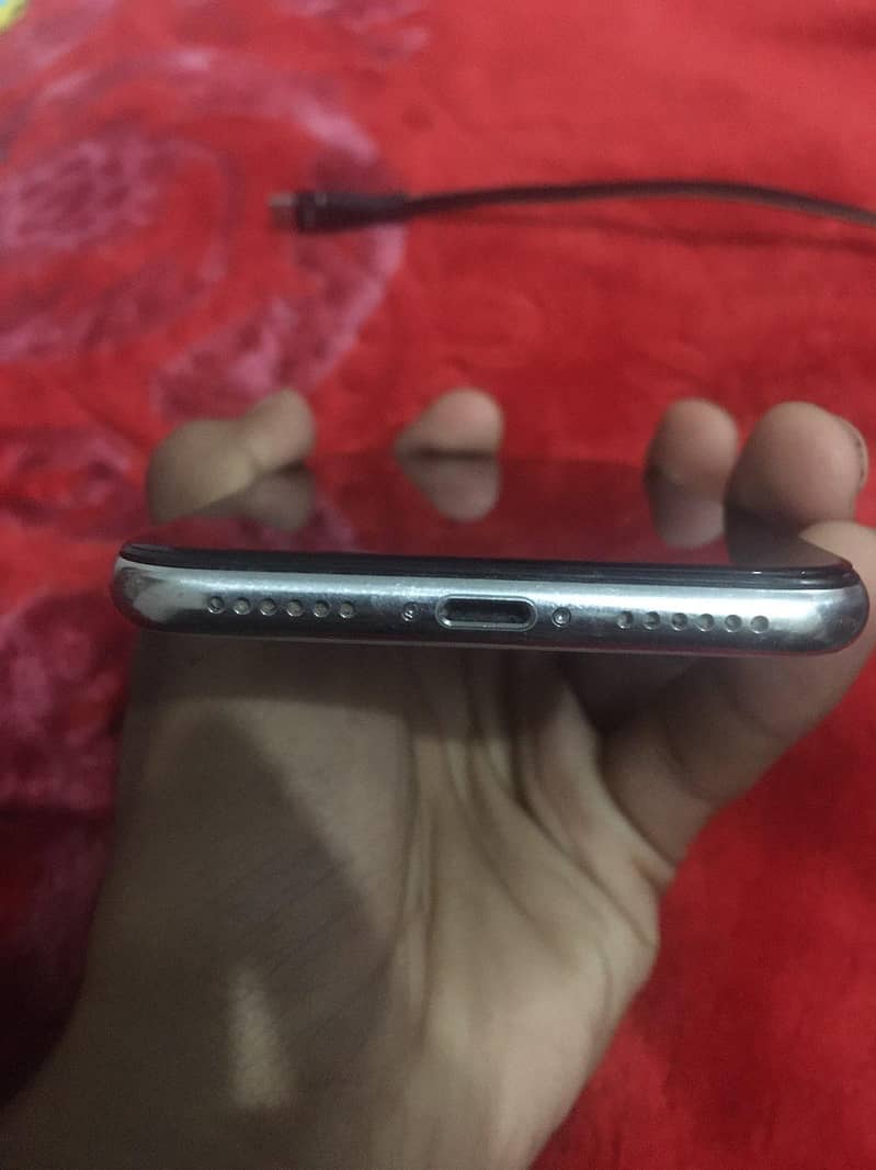 Apple iPhone X 4