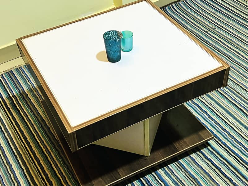 Decent coffee table (2.5X2.5) 0