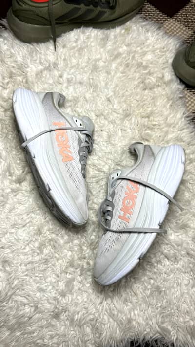 HOKA BONDI 8 SIZE 7.5 41.5