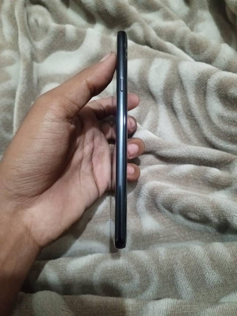 LG G7 ThinQ 3