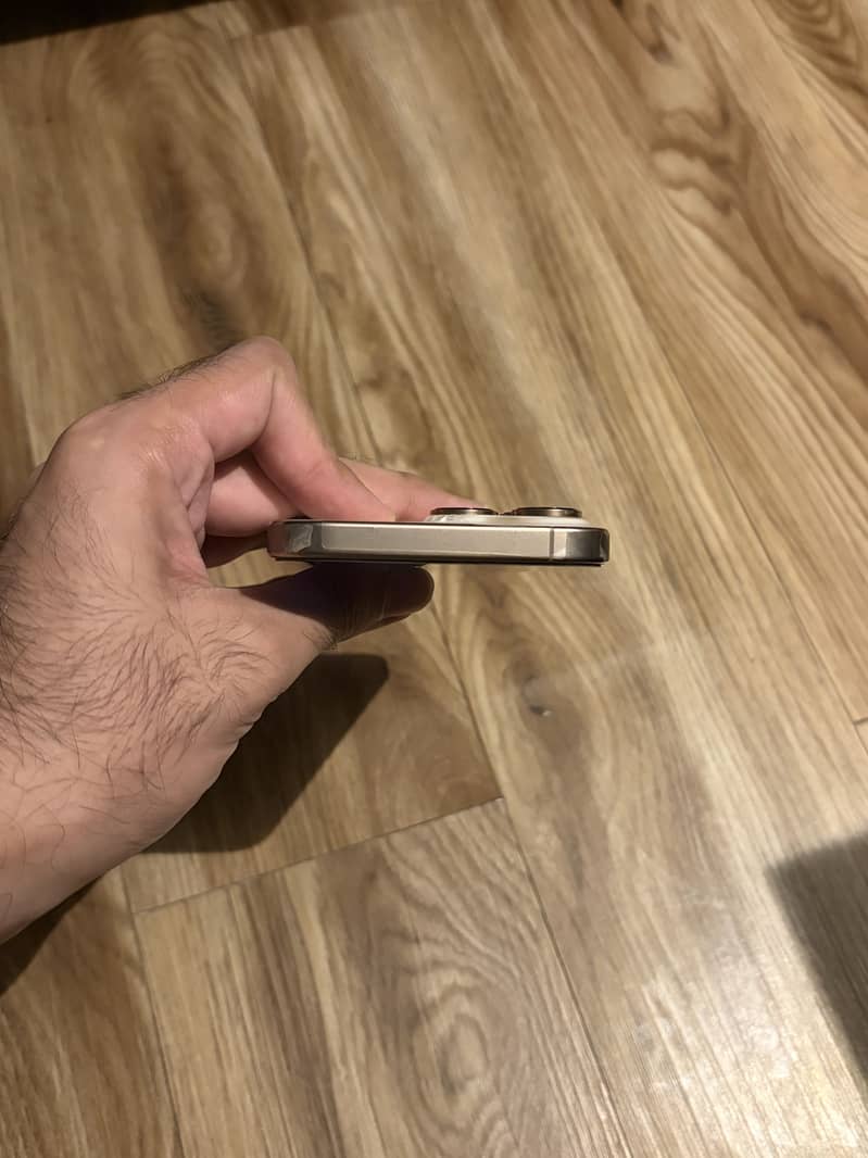 Apple iPhone 16 Pro Max 5
