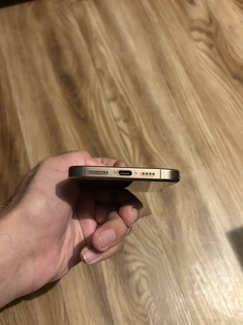 Apple iPhone 16 Pro Max 6