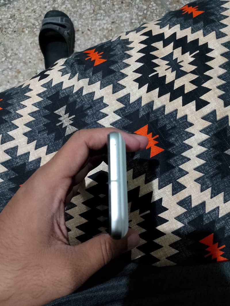 Google Pixel 8 4