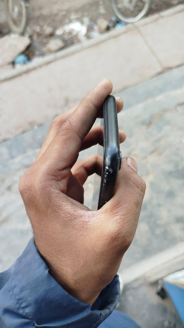 Apple iPhone XR 14
