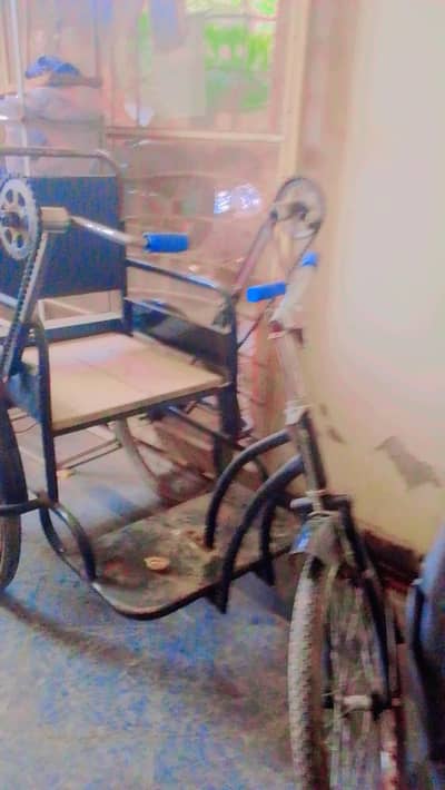 Three wheel disable person bicycle