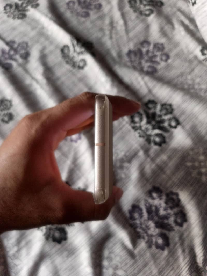 Google Pixel 8 4