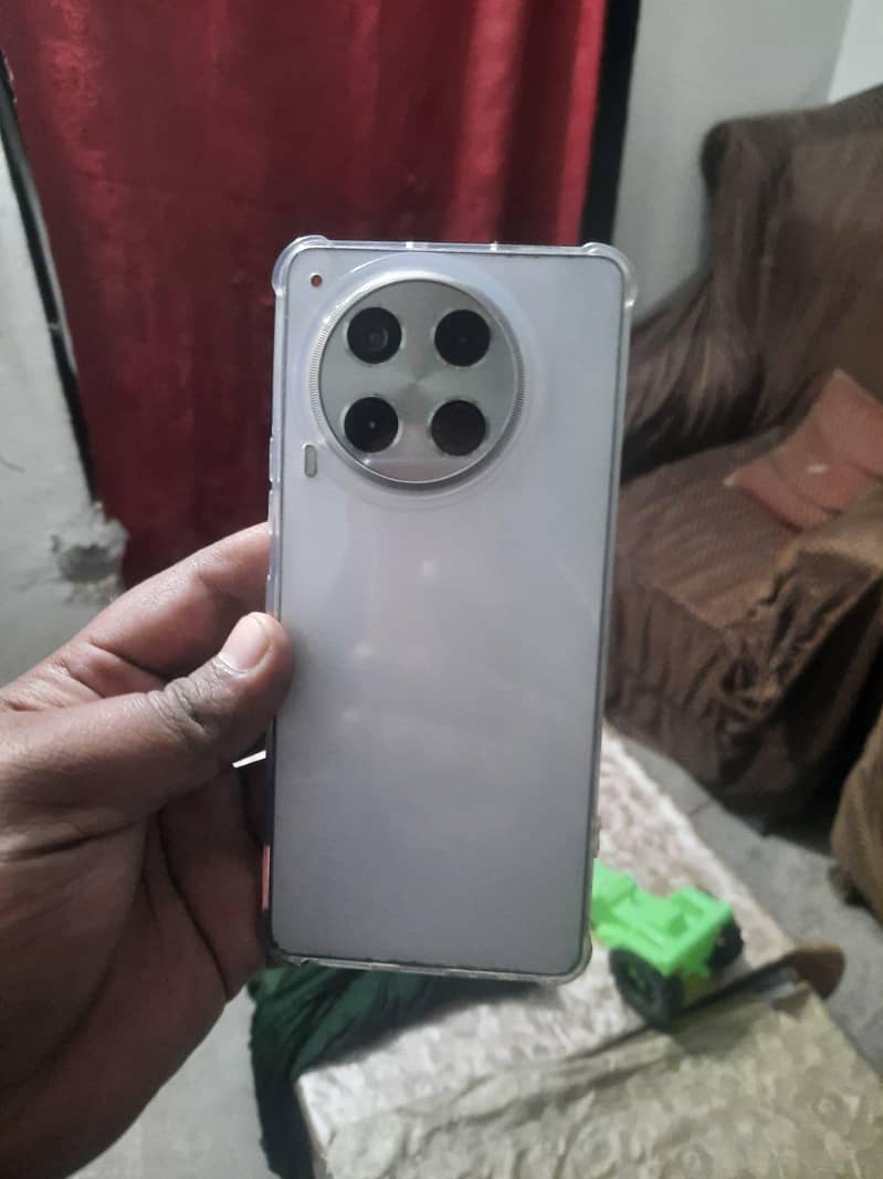 Tecno CAMON 30 0