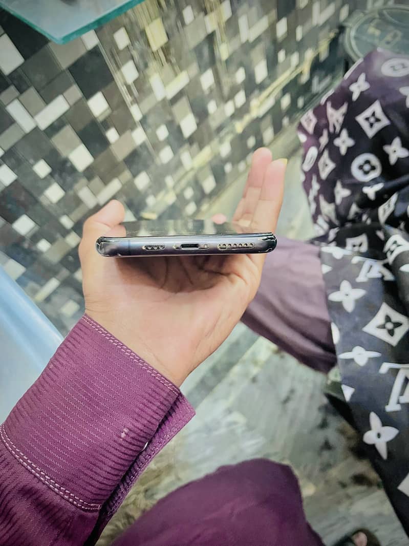 Apple iPhone 11 Pro Max 5