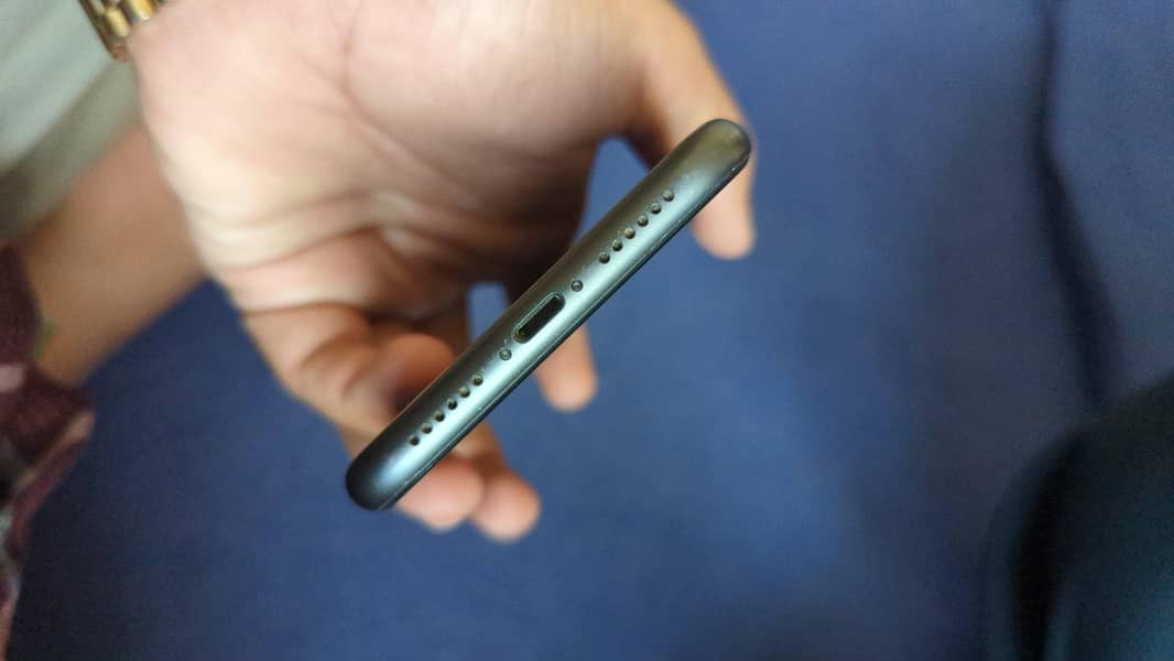 Apple iPhone 11 3