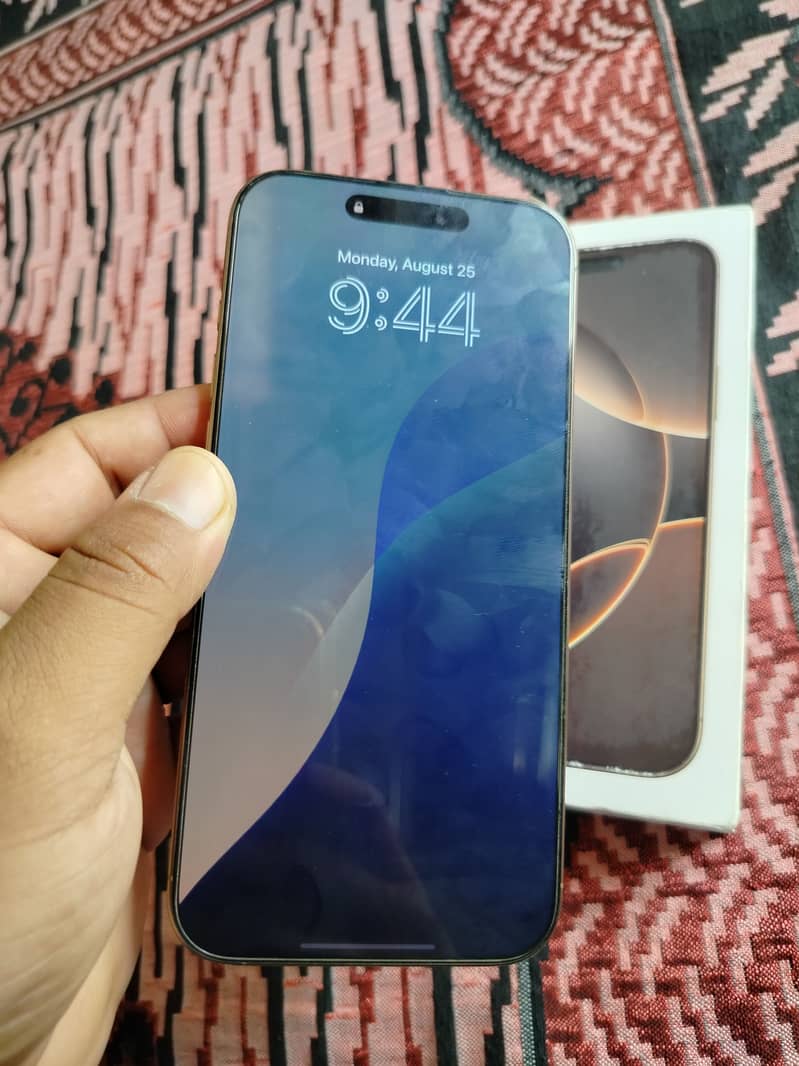 Apple iPhone 16 Pro Max 2