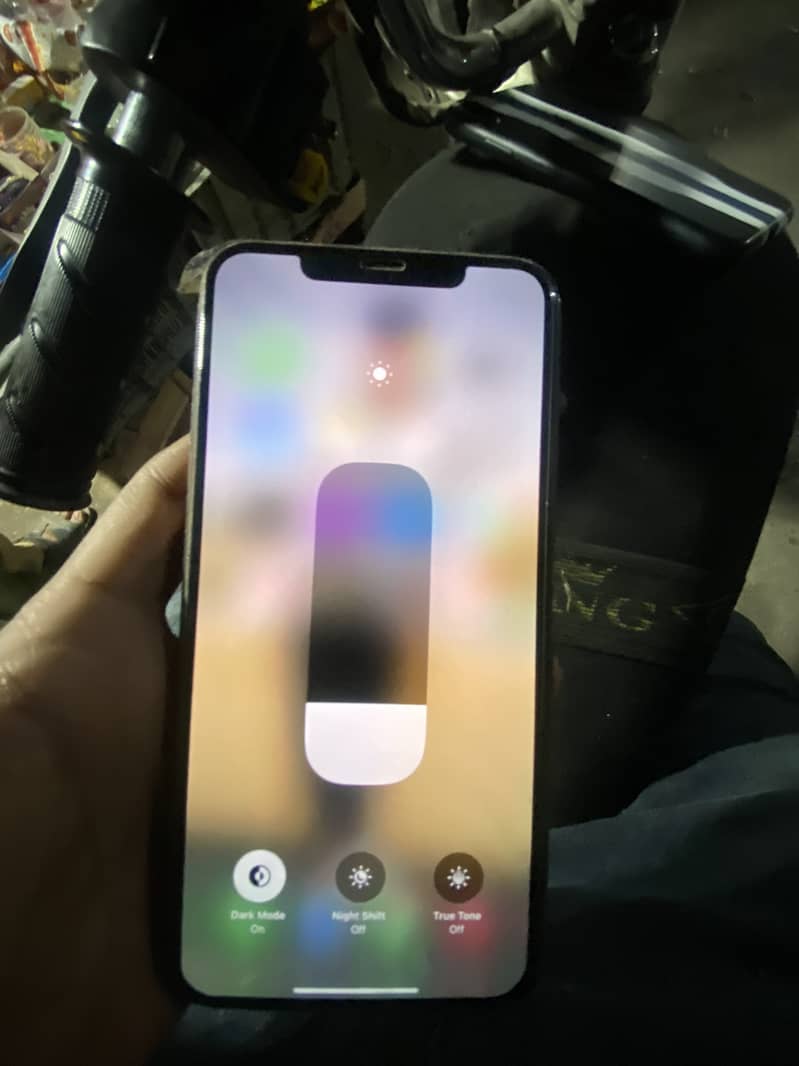 Apple iPhone Xs max 4