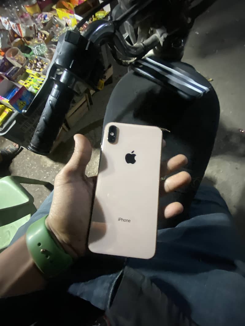 Apple iPhone Xs max 5