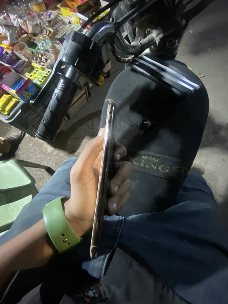 Apple iPhone Xs max 7