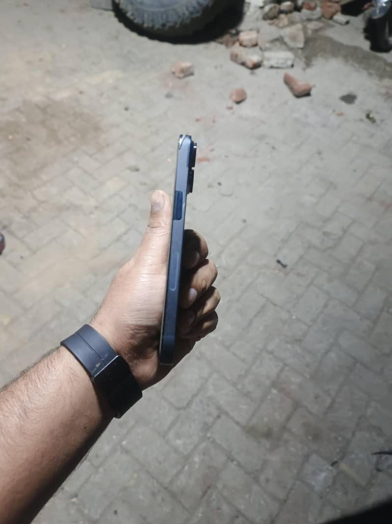 Apple iPhone 14 3
