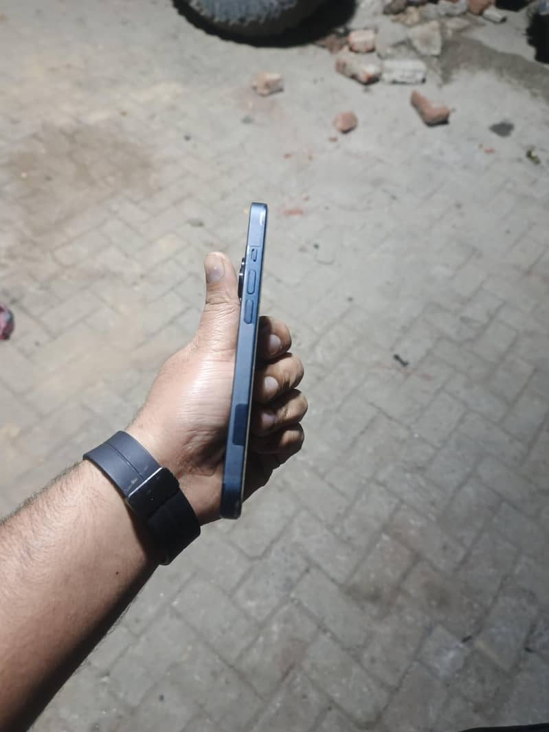 Apple iPhone 14 4