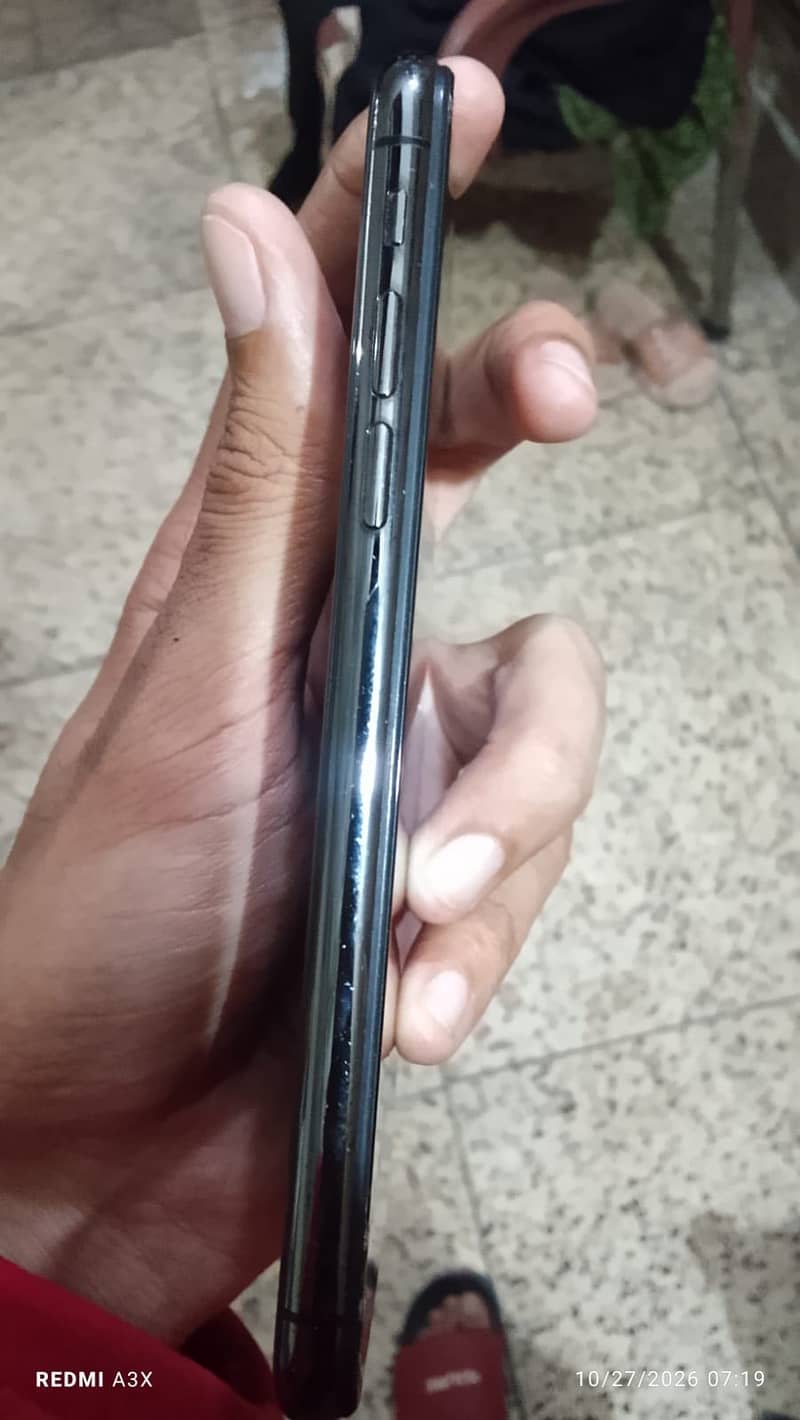 Apple iPhone X 4