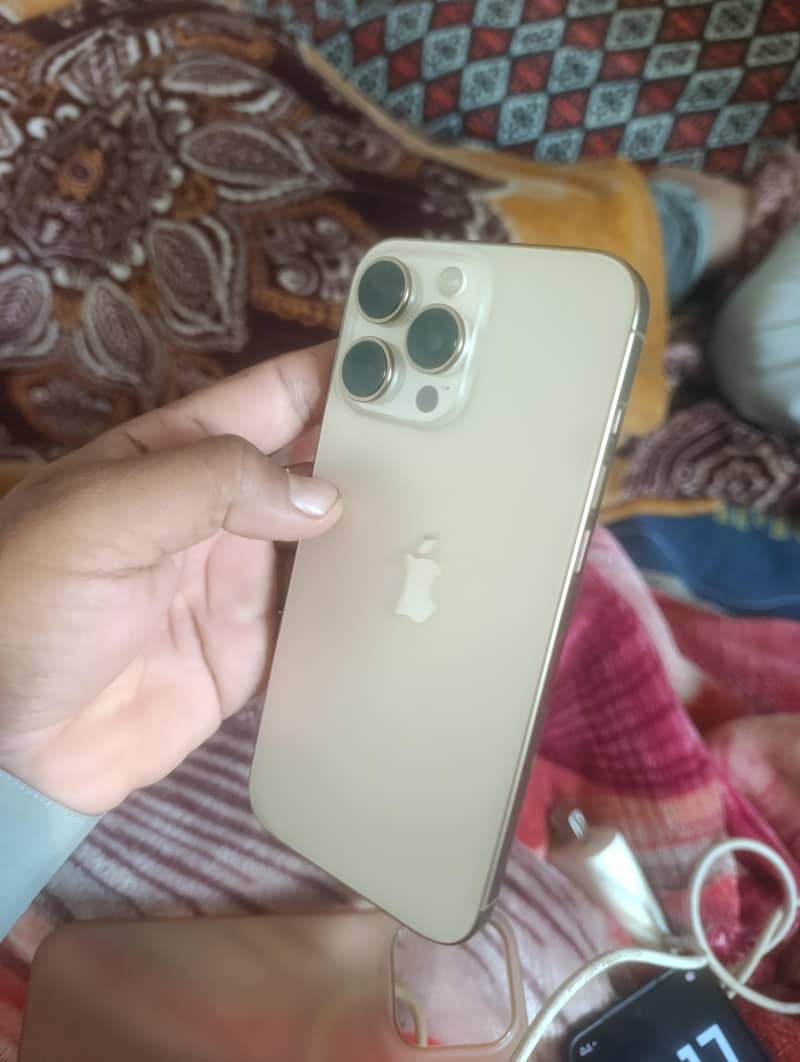 Apple iPhone 16 Pro Max 3