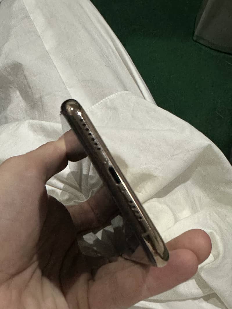 Apple iPhone XS Max 5