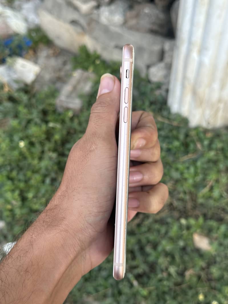 Apple iPhone 8 Plus 5
