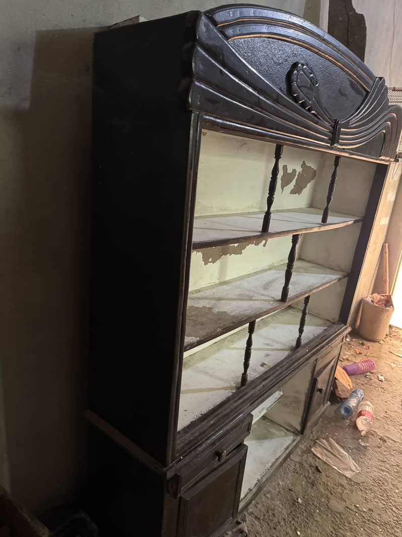 Old showcase 1