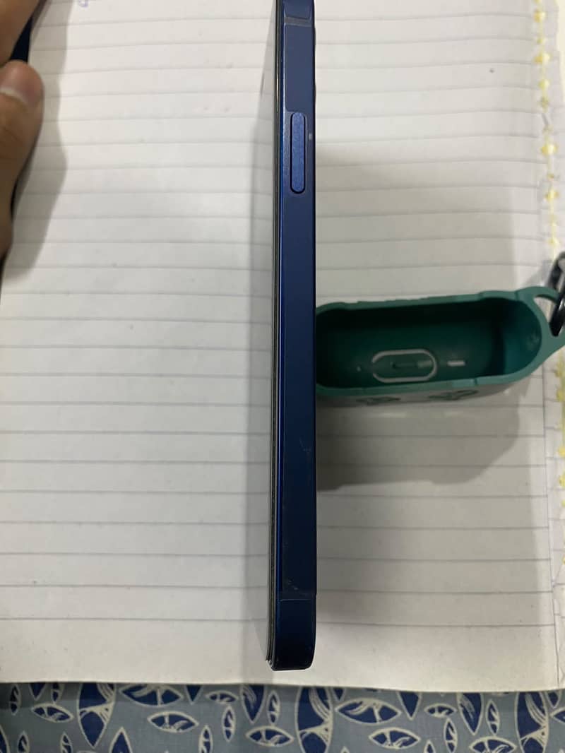 Apple iPhone 12 3