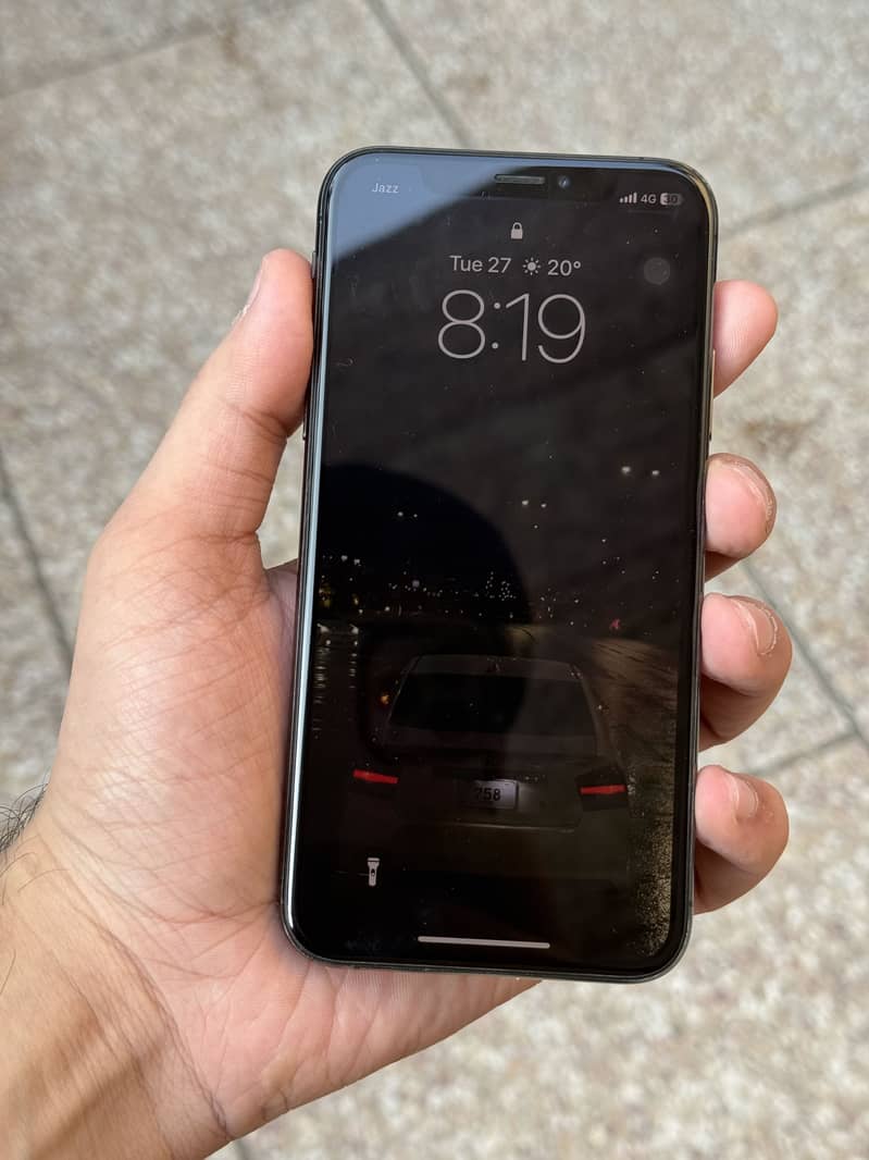 Apple iPhone XS 4