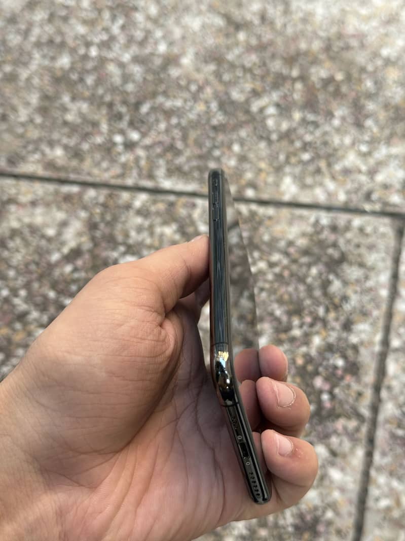 Apple iPhone XS 7