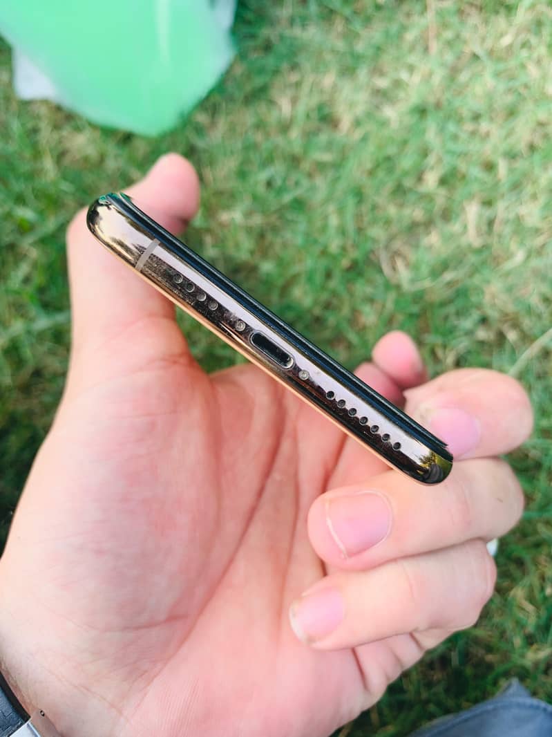 Apple iPhone XS Max 3