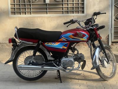 Honda CD70 - 2026 (Red)