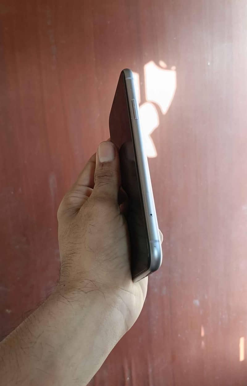 Apple iPhone 11 JV 3