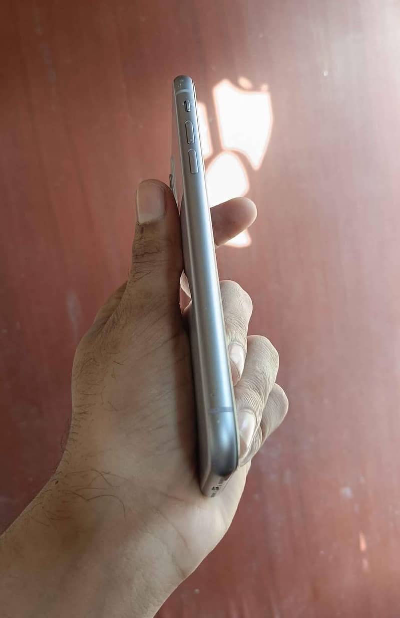 Apple iPhone 11 JV 4