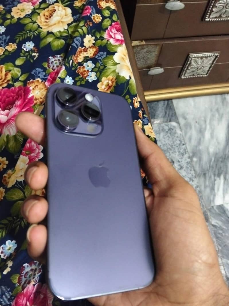 Apple iPhone 14 Pro JV 1