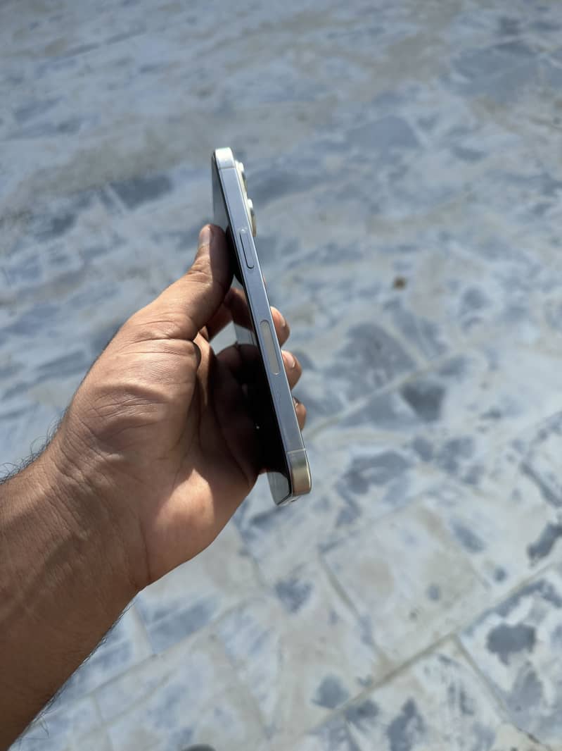 Apple iPhone 15 Pro Max 1