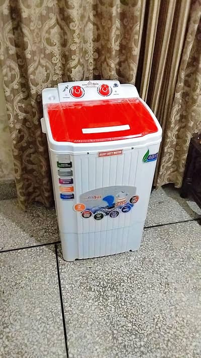 small saiz washing machine barand new