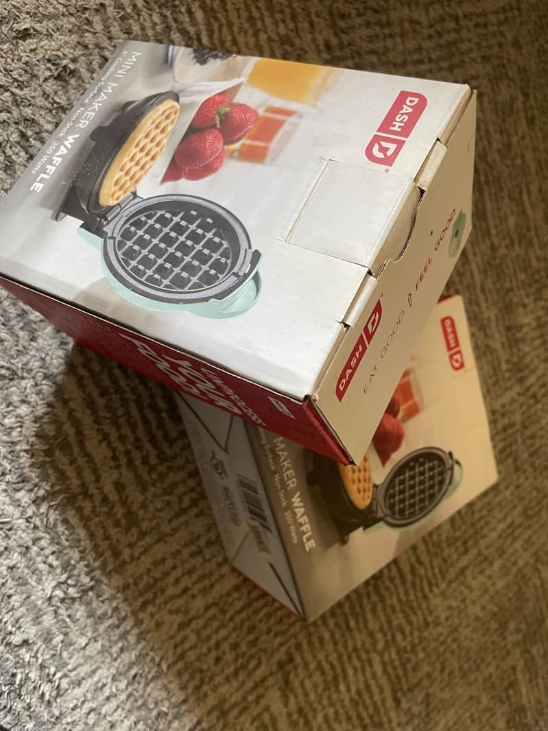DASH Mini Waffle Maker USA Import 5