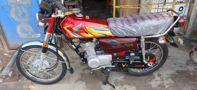 Honda 125brand new showroom condition 0339%6464638 25/26