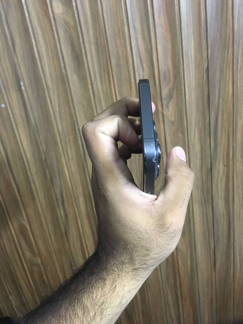 Apple iPhone 13 Pro Max 1